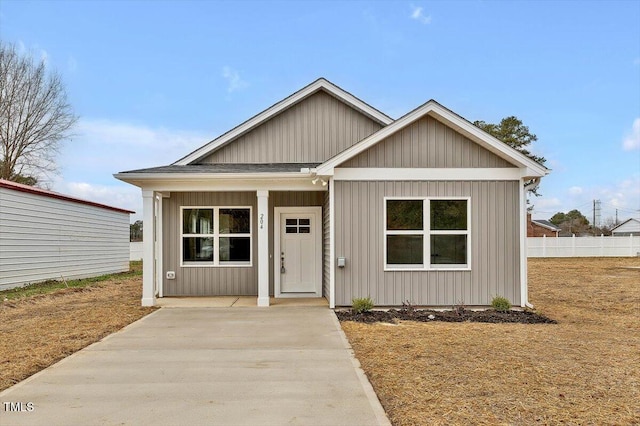 view of front of house featuring a porch