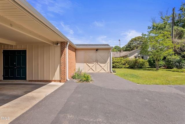 garage featuring a lawn