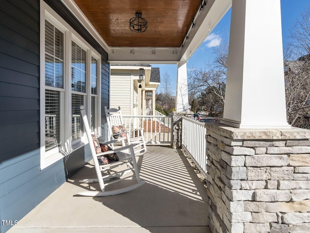 balcony featuring covered porch