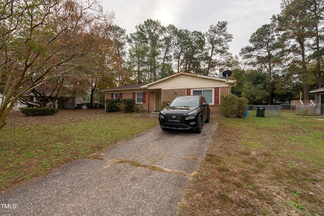 view of front facade with a front lawn