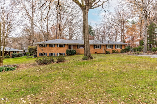 view of front of property with a front lawn