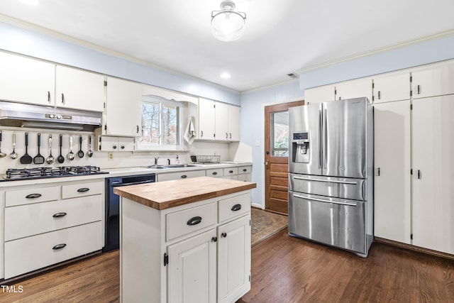 kitchen with sink, crown molding, stainless steel appliances, a center island, and white cabinets