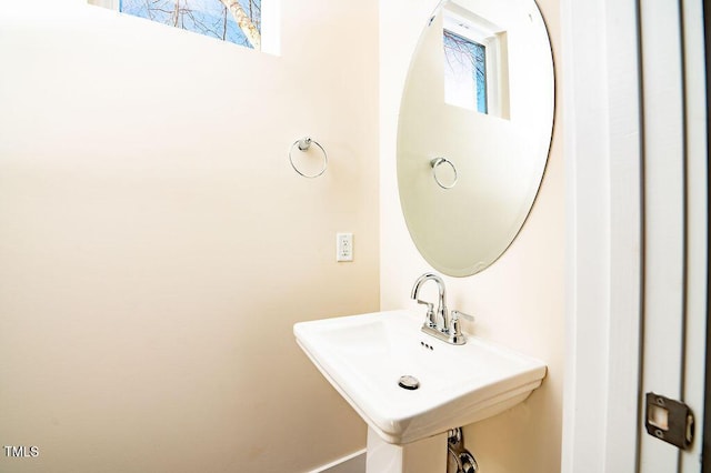 bathroom featuring sink