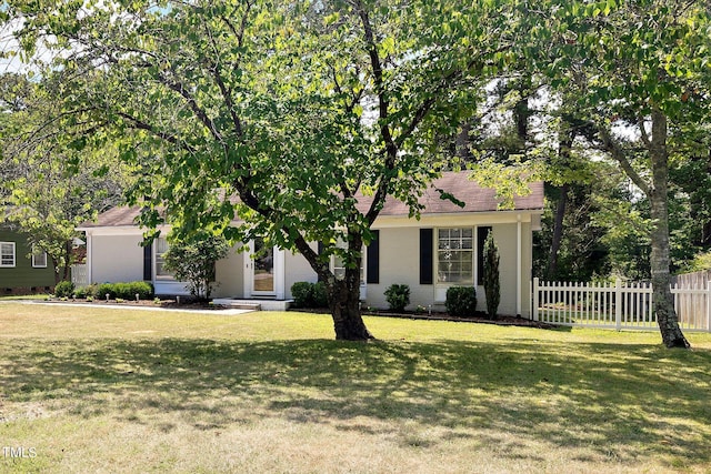 view of front of house with a front yard