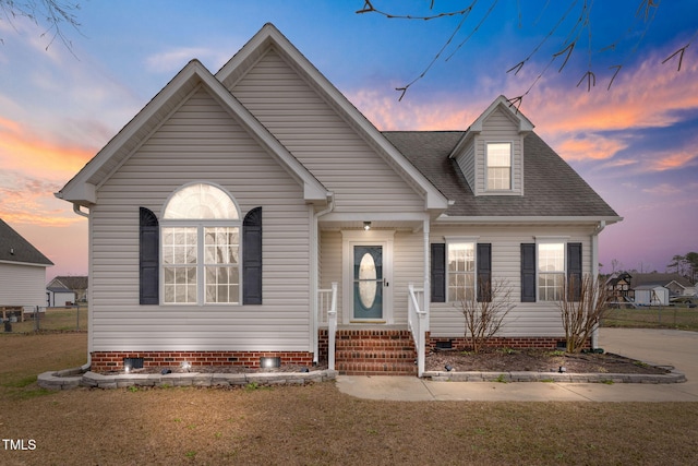 view of front of house featuring a lawn