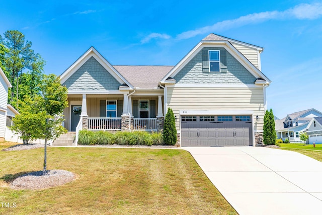 craftsman inspired home featuring a porch and a front yard