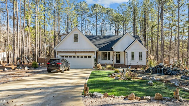 view of front of house featuring a front lawn and a garage