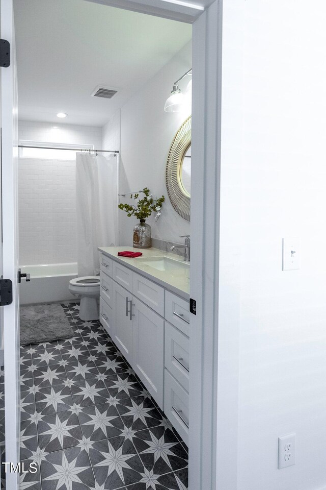 full bathroom featuring vanity, toilet, and shower / bath combo