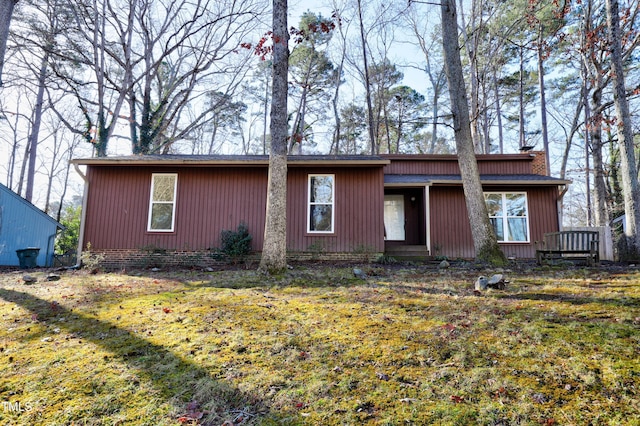 ranch-style house with a front yard