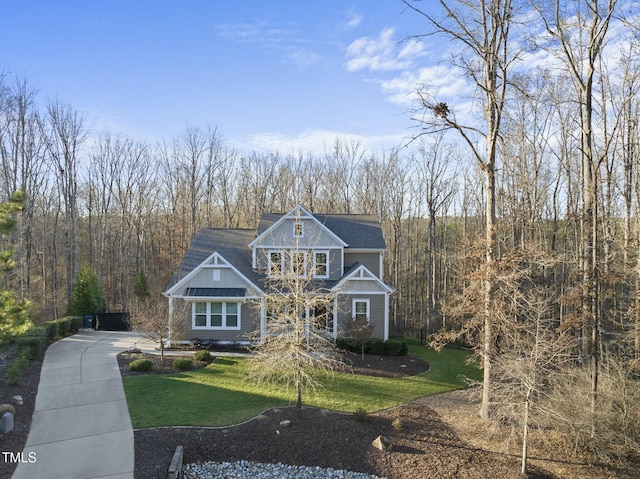 view of front of house featuring a front lawn