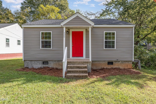 view of front facade with a front yard