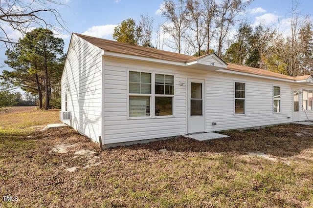 view of front of property with a front lawn