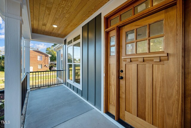 property entrance featuring covered porch