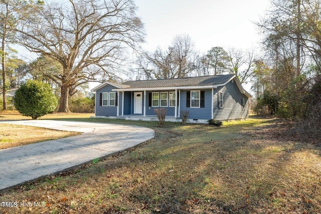 single story home featuring a porch and a front lawn