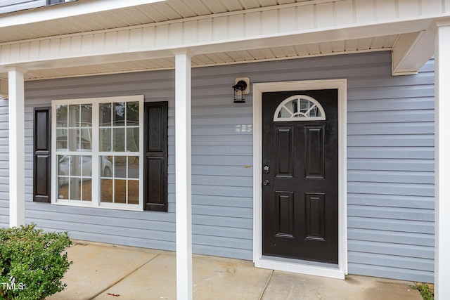 entrance to property featuring a porch