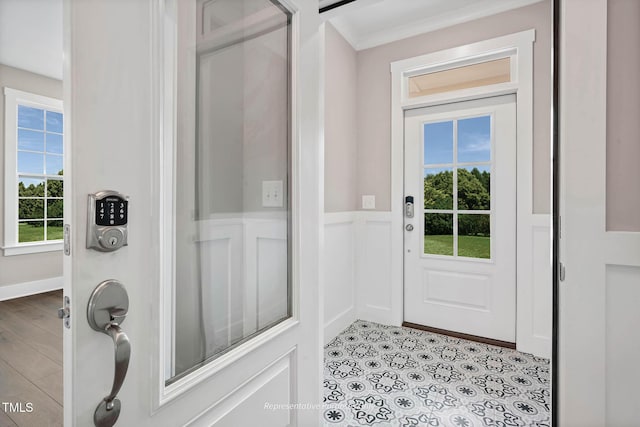 entryway featuring ornamental molding