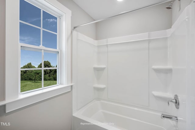 bathroom with bathtub / shower combination