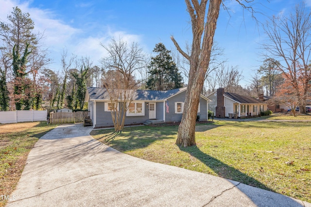 single story home with a front lawn