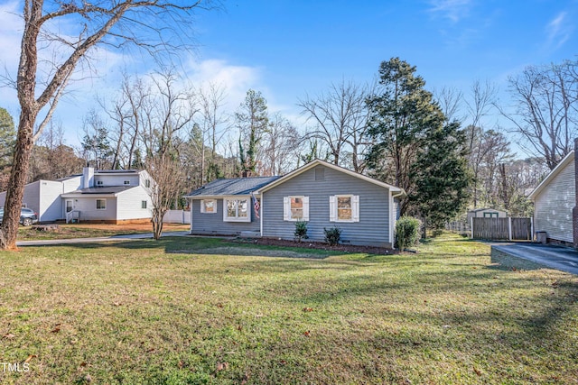 view of front of home featuring a front lawn