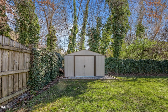 view of outdoor structure featuring a yard