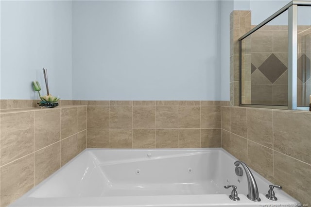 bathroom featuring a washtub