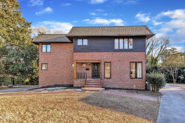 view of front of house with a front yard