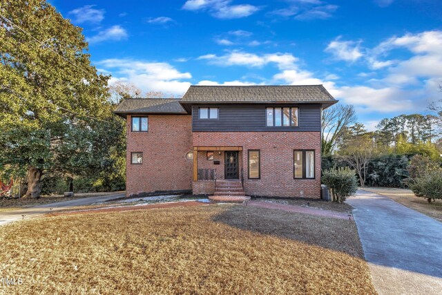 view of property featuring a front lawn