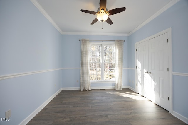 unfurnished room with dark hardwood / wood-style floors, ceiling fan, and ornamental molding