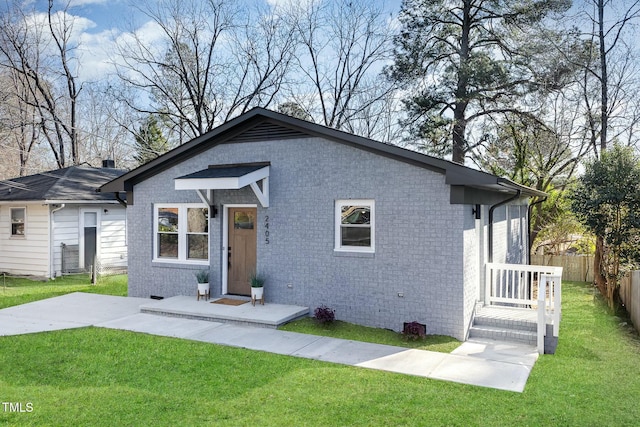 view of front of property with a front yard