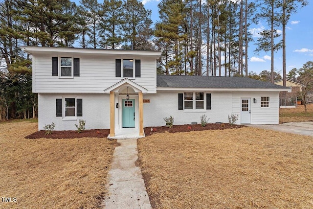 view of front of property with a front lawn