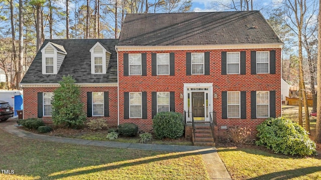 view of front of home with a front lawn