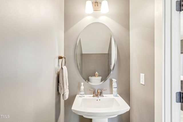 bathroom featuring sink