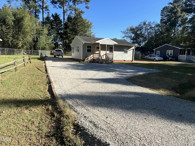 view of front of home featuring a front yard