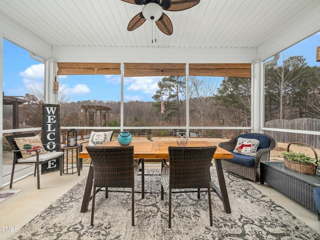 sunroom / solarium featuring ceiling fan