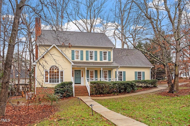 view of front of property with a front yard