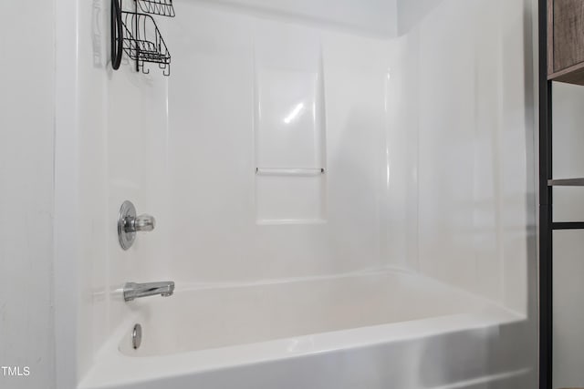 full bath with shower / bathtub combination