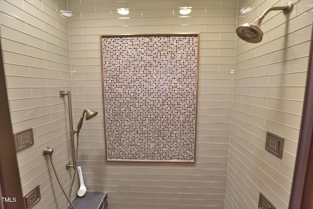 bathroom featuring tiled shower