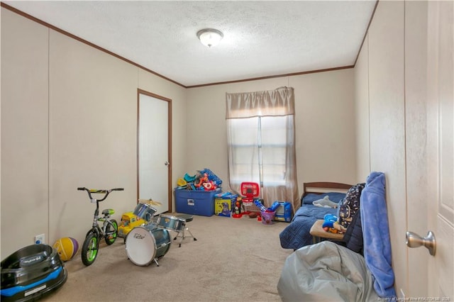 recreation room featuring carpet flooring, crown molding, and a textured ceiling