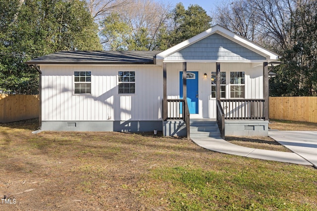 view of front of property with a front lawn