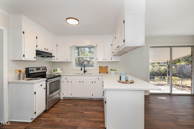 kitchen with kitchen peninsula, dark wood-type flooring, sink, white cabinetry, and stainless steel electric range