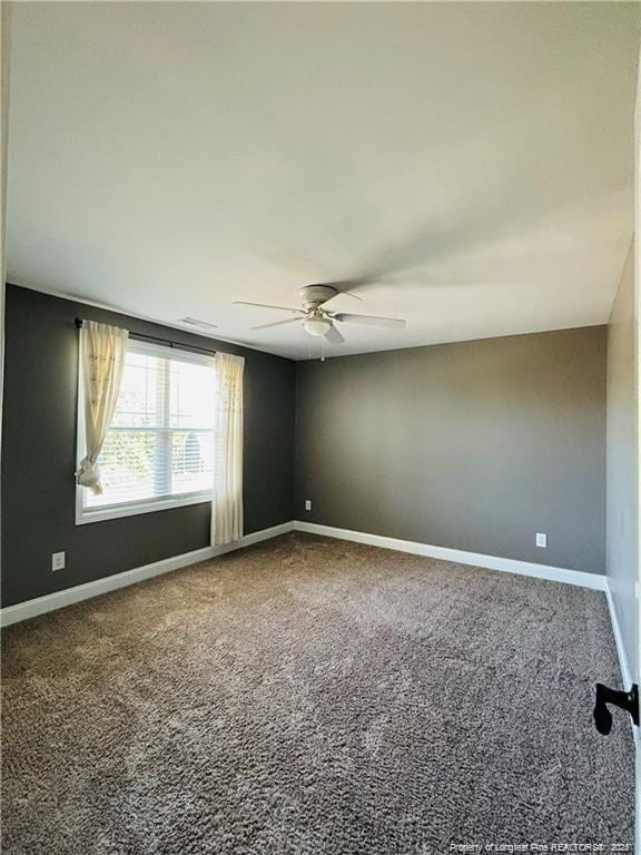 carpeted empty room featuring ceiling fan