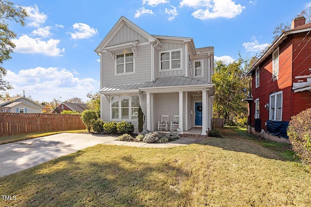 view of front facade featuring a front yard and a porch