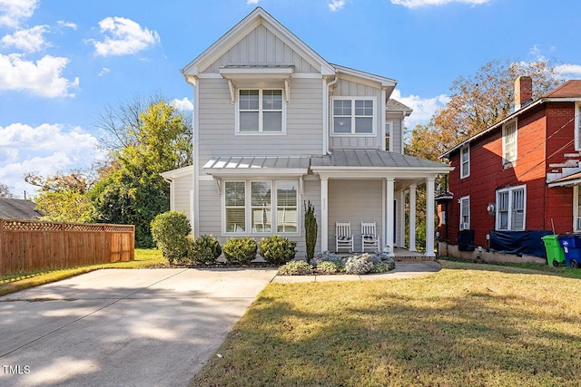 view of front of property featuring covered porch and a front yard