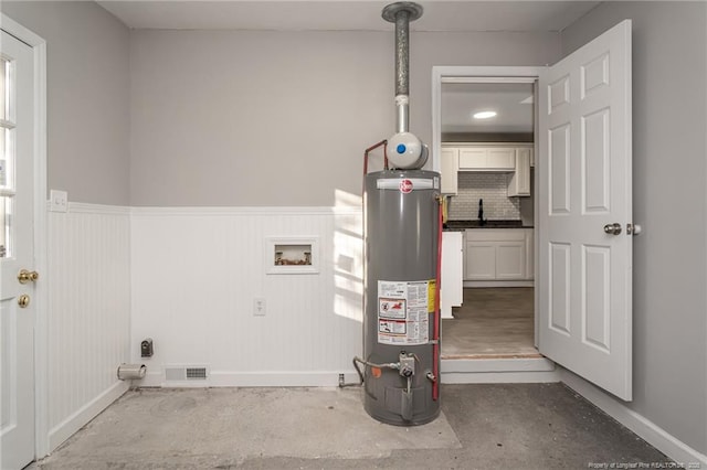 5193 Southport Dr, Fayetteville, NC 28311 - utilities featuring gas water heater