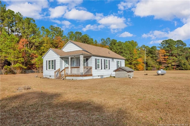 view of front of house with covered porch and a front yard