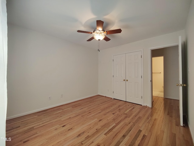 unfurnished bedroom featuring light wood-type flooring, ceiling fan, baseboards, and a closet