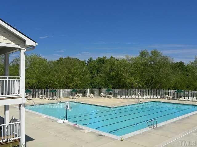 106 Dairy Ct, Chapel Hill, NC 27516 - community pool with a patio area