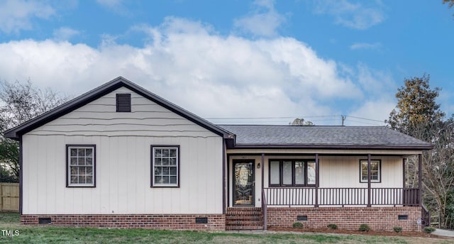 view of front of house featuring a front lawn and a porch