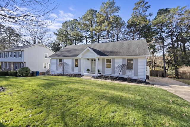 view of front of home featuring a front yard