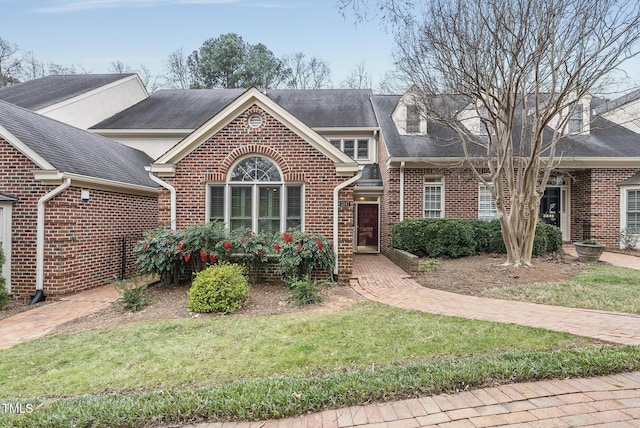 view of front of house featuring a front yard